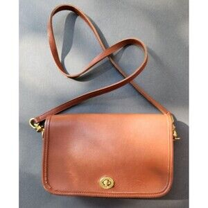 Coach 9755 Penny Pocket Purse British Tan Leather Shoulder Bag Vintage Y2K